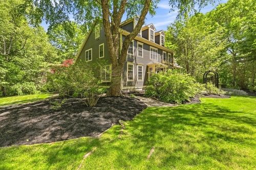 137 Cedar St, Middleboro, MA, 02346-1712 | Card Image