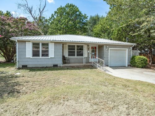608 Hodge St, Bowie, TX, 76230-3707 | Card Image