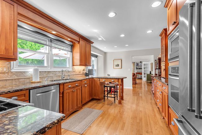 1386 Berkley Ct, House other with 4 bedrooms, 3 bathrooms and 2 parking in Buffalo Grove IL | Image 5