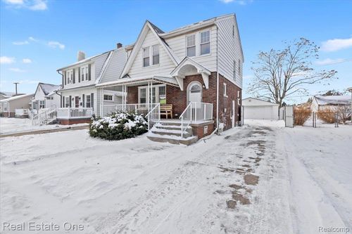 424 2nd St, Wyandotte, MI, 48192-2706 | Card Image