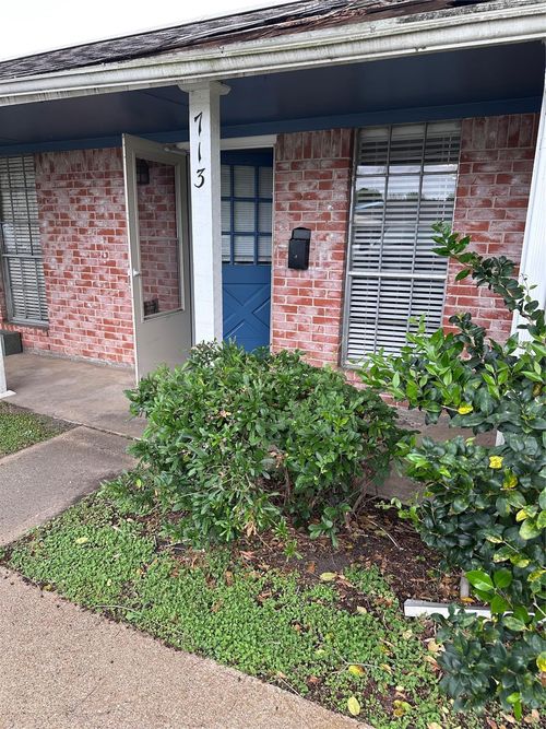 713-713 S 2nd St, La Porte, TX, 77571-5138 | Card Image