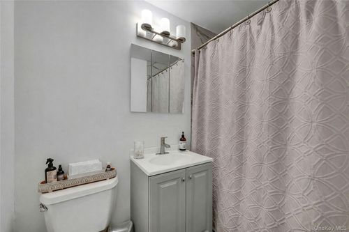 2e-370 Central Park Ave, Scarsdale, NY, 10583-1306 | Card Image