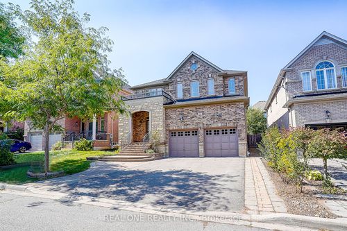 42 Donzi Lane, Maple, ON, L6A0G8 | Card Image