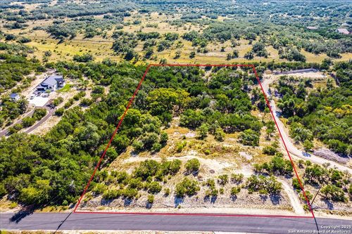 530 Stallion Estates Dr, Spring Branch, TX, 78070-3847 | Card Image