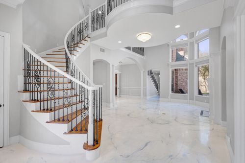 1004 Drake Dr, Euless, TX, 76039-2184 | Card Image