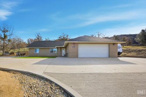 17820 Bold Venture Dr, Tehachapi, CA, 93561-5307 | Card Image
