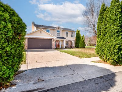 5842 Guion Lakes Drive, House other with 4 bedrooms, 2 bathrooms and null parking in Indianapolis IN | Image 2