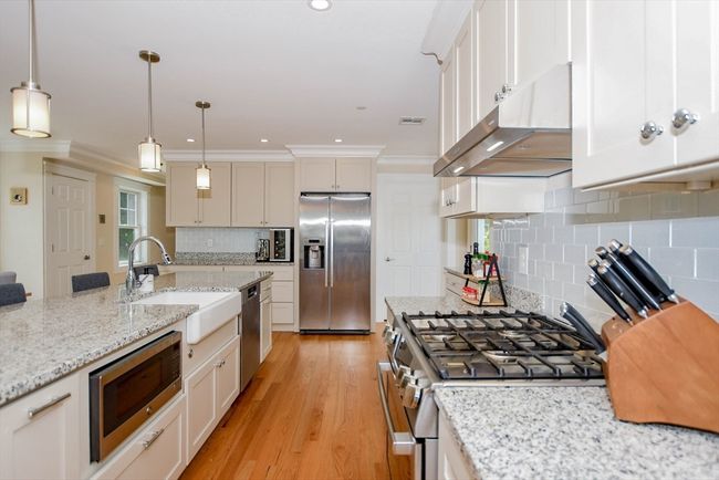 APT-4 - 324 Front St, House other with 2 bedrooms, 2 bathrooms and 2 parking in Marion MA | Image 5