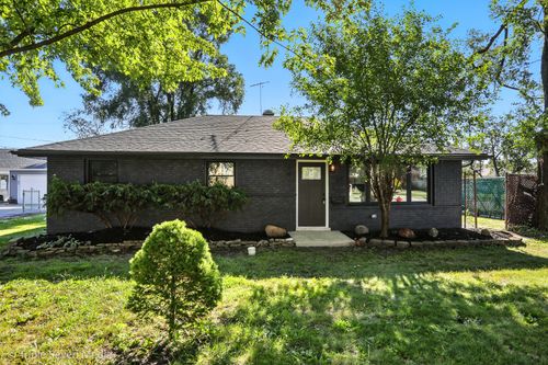 8053 Newland Ave, Burbank, IL, 60459-1643 | Card Image