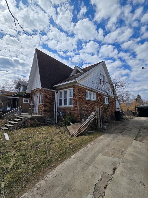 17325 Barlow Street, Detroit, MI, 48205 | Card Image