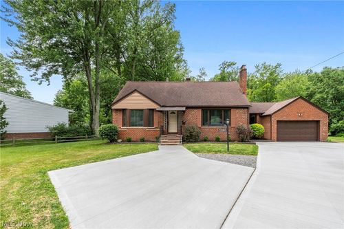 4026 Columbia Rd, North Olmsted, OH, 44070-2126 | Card Image