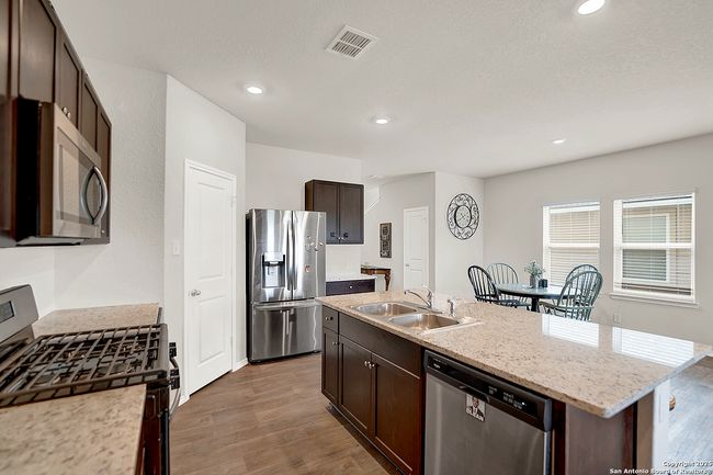 201 Legendary Trail Loop, House other with 5 bedrooms, 3 bathrooms and null parking in Floresville TX | Image 14