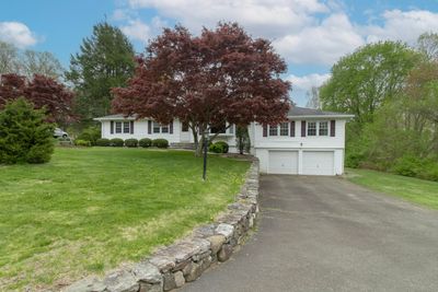 This sprawling ranch home that has been well maintained and loved by the same family for 39 years! | Image 2