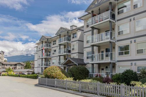 207-1203 Pemberton Ave, Squamish, BC, V8B0J7 | Card Image