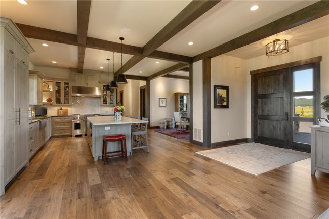 Interior Kitchen/Entry | Image 23