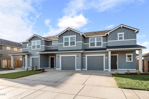 27-3658 Luchu St, Medford, OR, 97504-0005 | Card Image