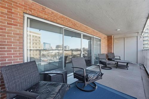 201-310 W 49th St, Kansas City, MO, 64112-2699 | Card Image