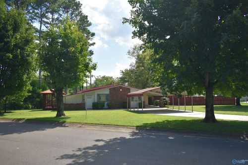 2123 Griffith Dr Nw, Huntsville, AL, 35810-2272 | Card Image