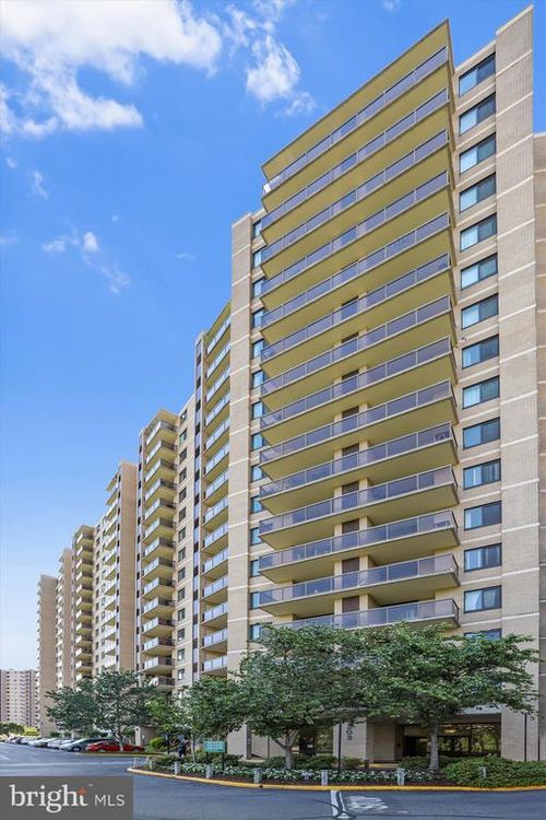 apt-1002-203 Yoakum Pkwy, ALEXANDRIA, VA, 22304-3726 | Card Image