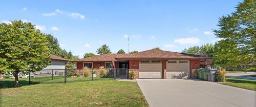 1040 Miles Dr, Worthington, MN, 56187-1044 | Card Image