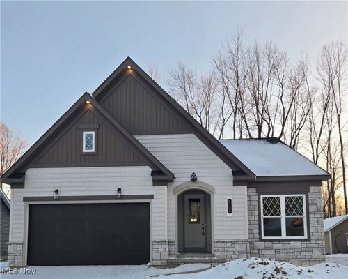 9106 Dove Ln, Mentor, OH, 44060-1814 | Card Image