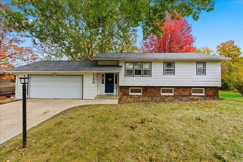 1304 Grand Blvd, Cedar Falls, IA, 50613-4310 | Card Image