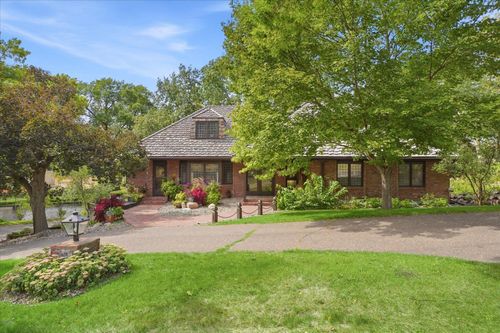 101 Ardmore Dr, Golden Valley, MN, 55422-5209 | Card Image