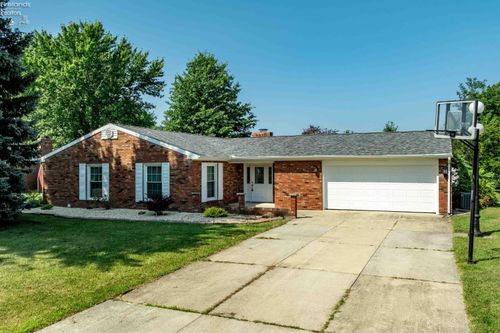301 Harvest Ln, Oak Harbor, OH, 43449-1517 | Card Image