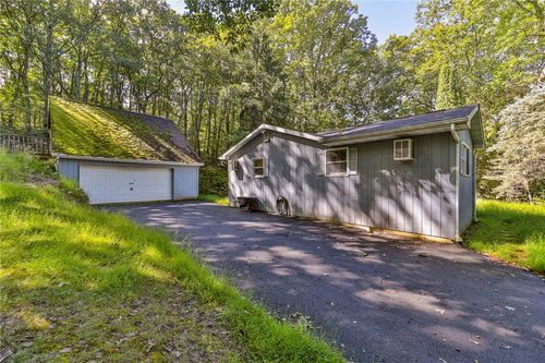 335 Shady Oaks Drive E, Ross Twp, PA, 18353 | Card Image