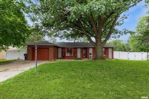 1136 Bobetta Ct, Clinton, IA, 52732-3405 | Card Image