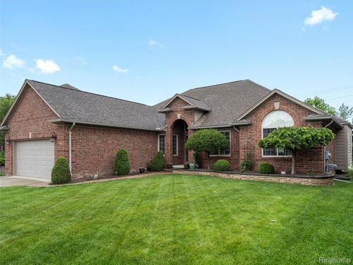 50318 Greycoat Ln, Macomb, MI, 48044-1143 | Card Image