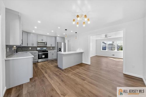 19 Harris St, Carteret, NJ, 07008-2901 | Card Image