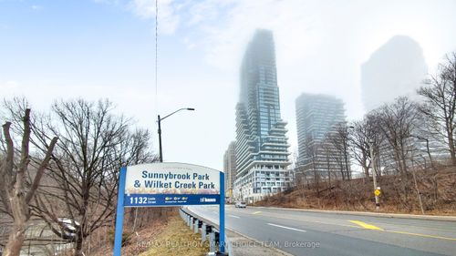 212-10 Inn On The Park Dr, North York, ON, M3C0P9 | Card Image