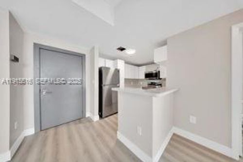 apt-2008-185 Se 14th Ter, Miami, FL, 33131-3420 | Card Image