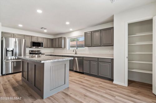 13555 E Diablo Creek Dr, Vail, AZ, 85641-6410 | Card Image