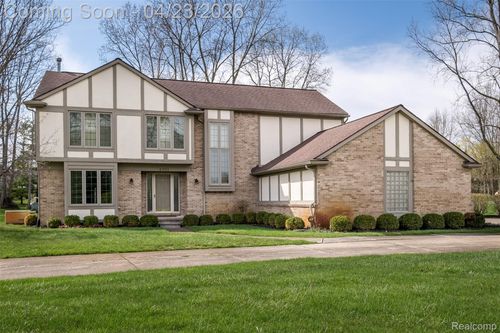 6701 Sun Valley Dr, Clarkston, MI, 48348-4943 | Card Image