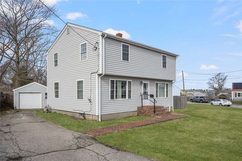 4 Halsey Ave, Middletown, RI, 02842-4809 | Card Image