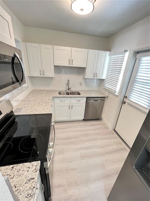 2-500 Sw 10th St, Fort Lauderdale, FL, 33315-1218 | Card Image