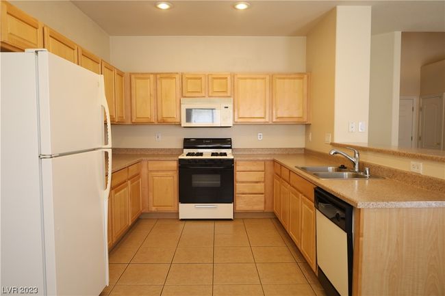 0 - 8869 Happy Stream Ave, House other with 3 bedrooms, 3 bathrooms and null parking in Las Vegas NV | Image 4