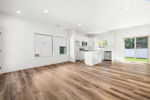 1141 S Underwood Pl, Kennewick, WA, 99337-4093 | Card Image