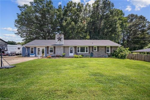 1271 Country Ln, Winston Salem, NC, 27107-8867 | Card Image