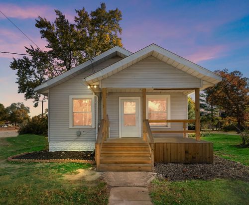 813 Carnation St Se, Demotte, IN, 46310-8719 | Card Image