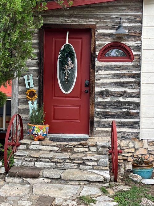 117 Reading Ave, Center Point, TX, 78010-5519 | Card Image