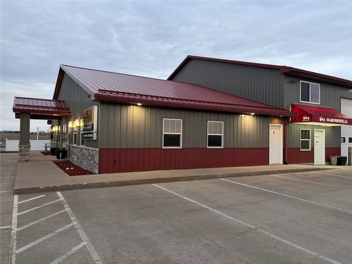 b-700 Ford Ln, Center Point, IA, 52213-7402 | Card Image