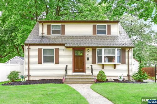 30 Highwood Dr, Dumont, NJ, 07628-2608 | Card Image