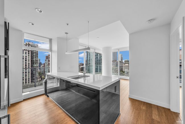 2201 - 777 Richards Street, Condo with 2 bedrooms, 2 bathrooms and 1 parking in Vancouver BC | Image 2