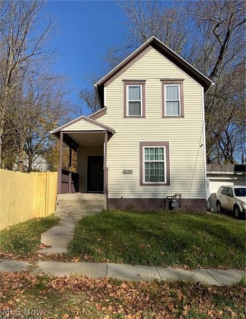 375 Lillian St, Akron, OH, 44307-2121 | Card Image