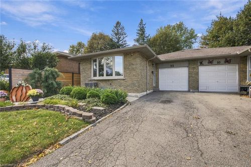 12 Glamis Crt, Hamilton, ON, L9C6B3 | Card Image