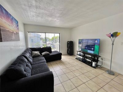 202 - 7180 Nw 179th St, Condo with 1 bedrooms, 1 bathrooms and null parking in Hialeah FL | Image 3