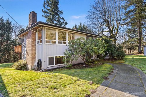 23829 Se 208th St, Maple Valley, WA, 98038-8976 | Card Image